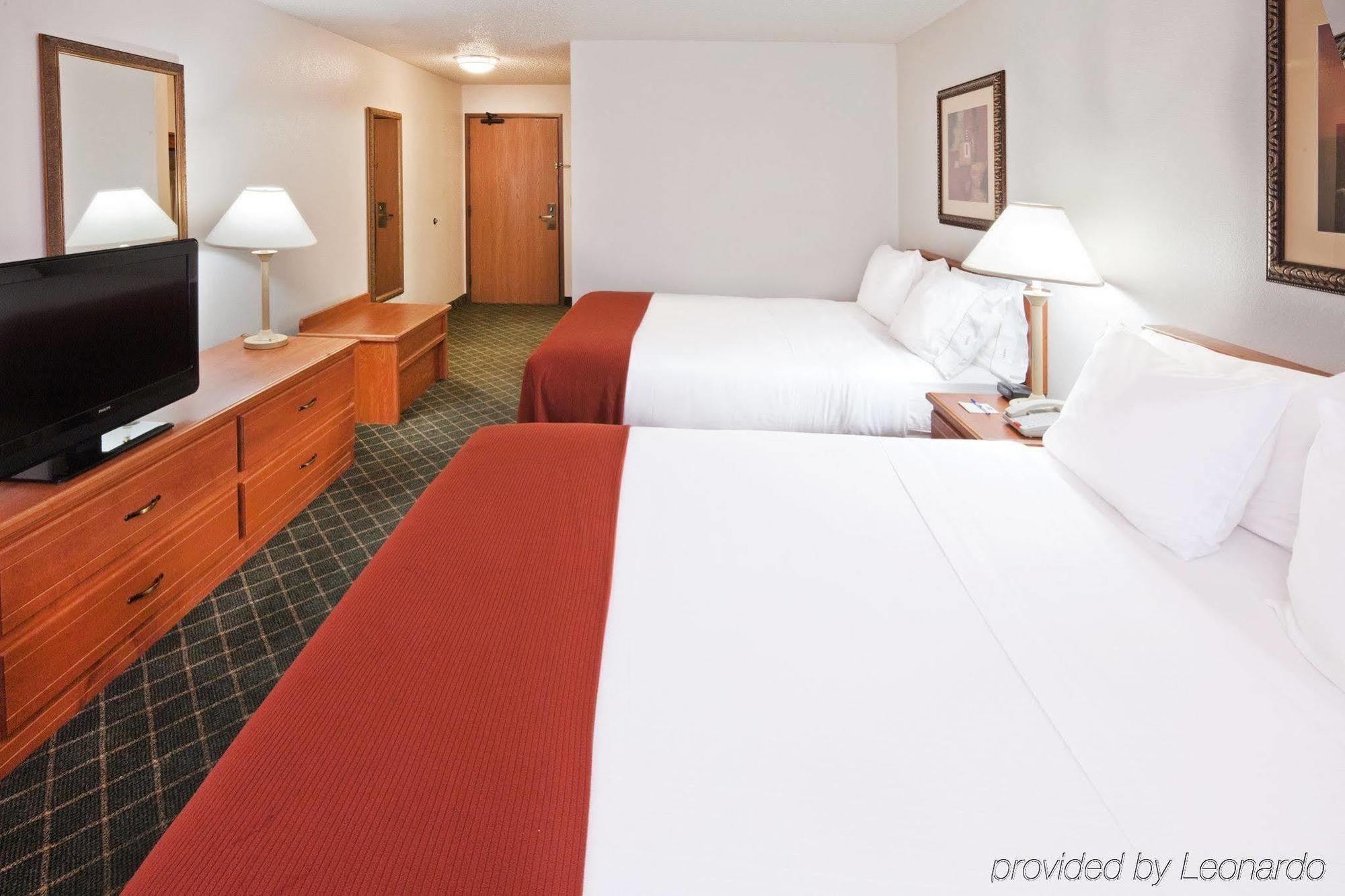 Holiday Inn Express Hotel & Suites Chickasha By Ihg Room photo