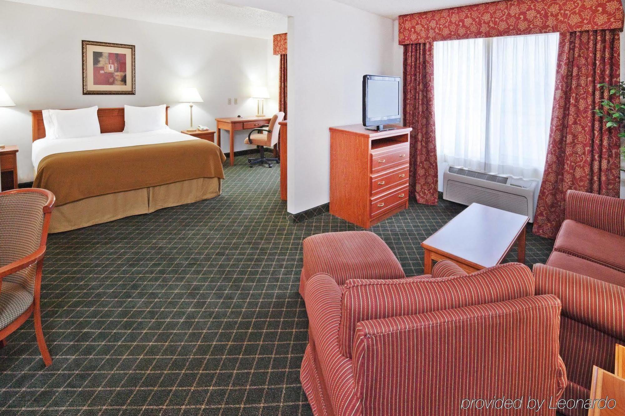 Holiday Inn Express Hotel & Suites Chickasha By Ihg Room photo
